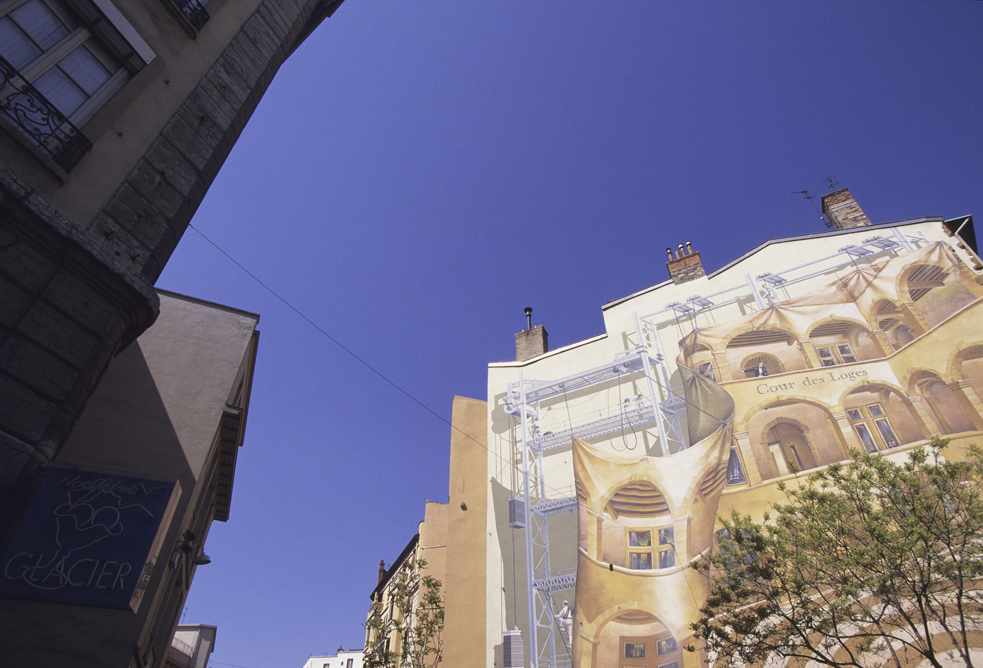 Le mur de la cour des Loges © KPG Payless / Shutterstock 210728464