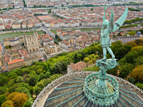 Statue de Saint-Michel sur les toits de la basilique de Fourvière © Gaël Fontaine
