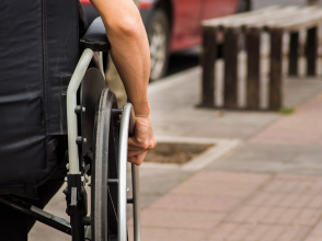 Personne en situation de handicap © Fotos 573 / Shutterstock 709435276