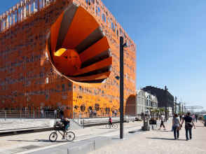 Le Cube Orange à la Confluence © Jacob & MacFarlane architectes - Photo Brice Robert