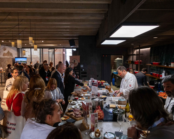 Buffet des chefs - Lyoncomotive Barcelone 2024 © Joaquin RA