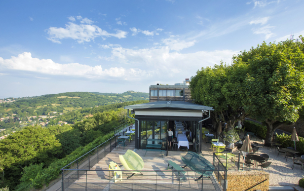 L'Ermitage H&ocirc;tel, du groupe &egrave;H&ocirc;tels, &agrave; Saint-Cyr-au-Mont-d'Or &copy;Studio Kalice