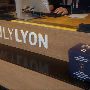 La box de recyclage Lyon City Card au pavillon ONLYLYON place Bellecour © DR / ONLYLYON Tourisme et Congrès