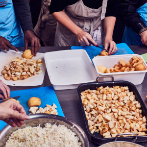 Préparation du repas des Petites Cantines © clairepayen