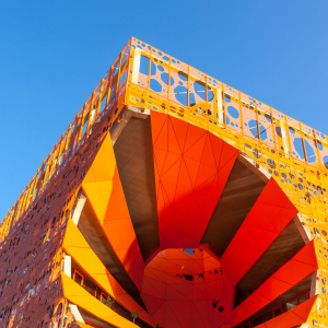 Le Cube orange à la Confluence © Shutterstock / Dvoevnore ©Jakob + MacFarlane architectes